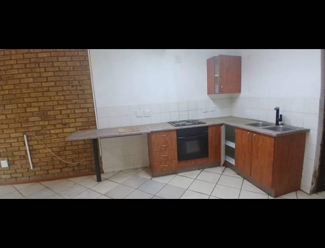 3 BEDROOM TOWNHOUSE FOR SALE IN HONEYDEW